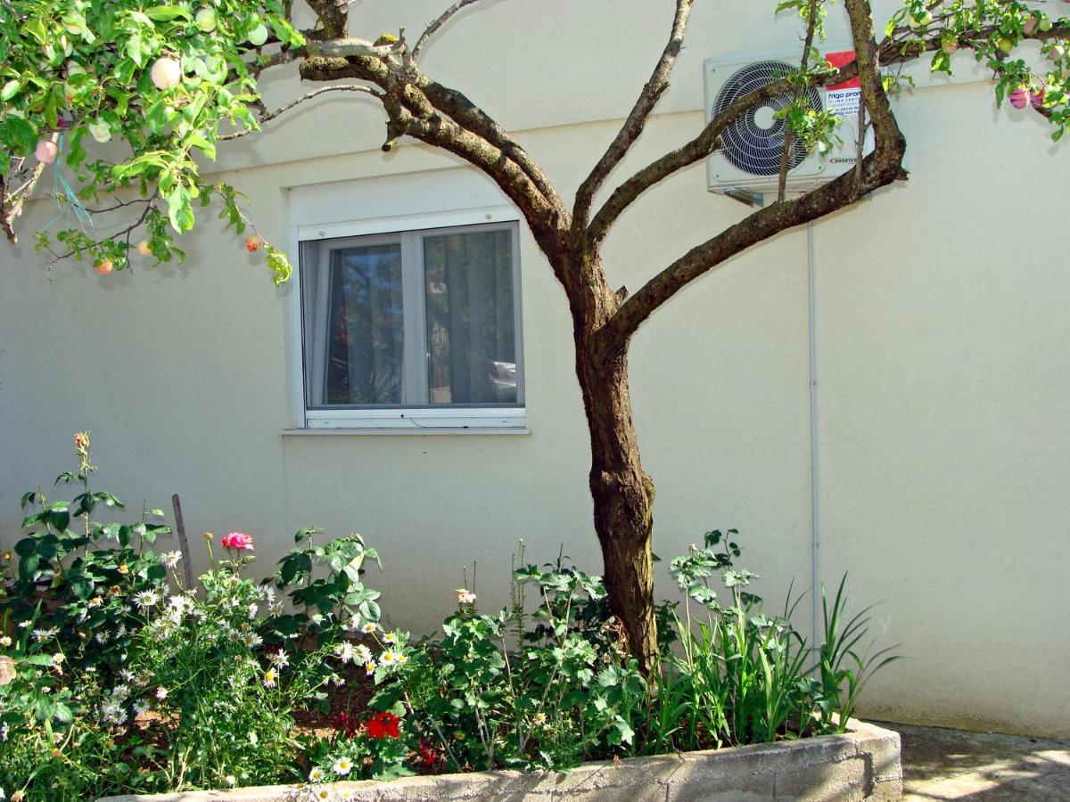 Meli Apartment